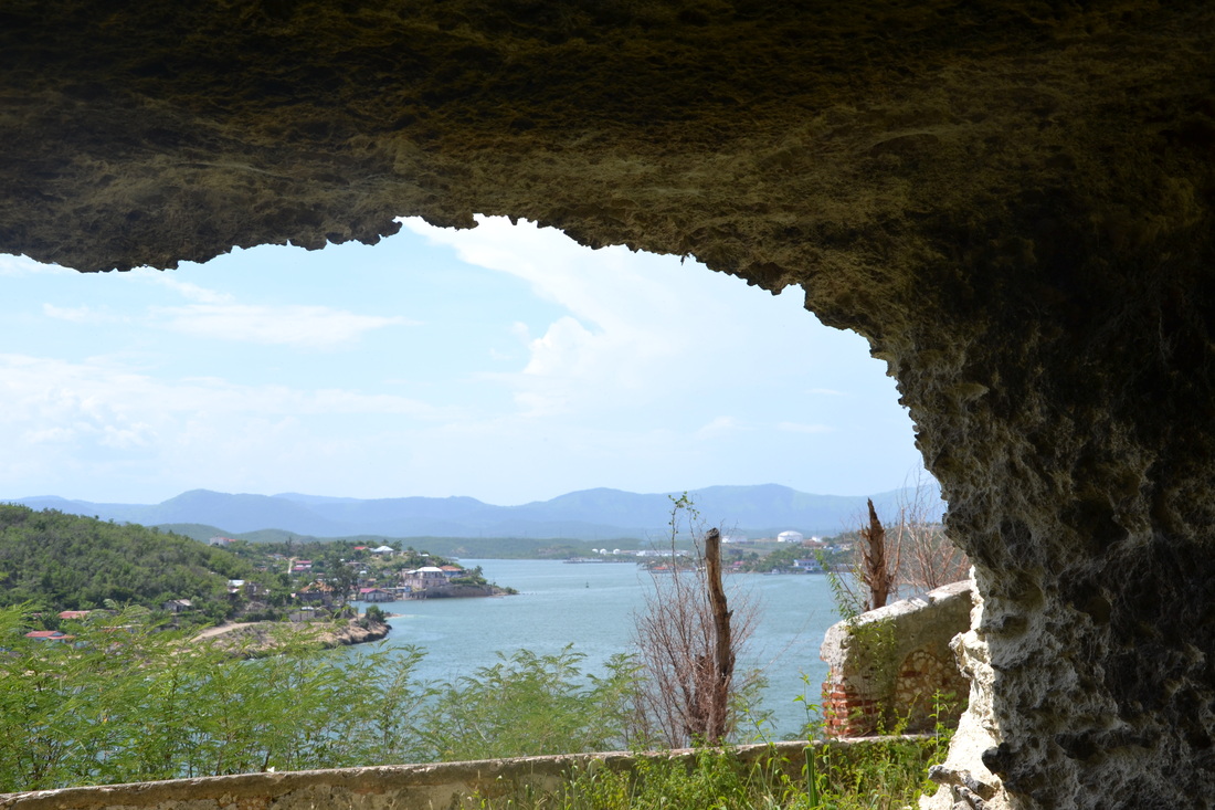 Výhled na zátoku Bahía de Santiago de Cuba