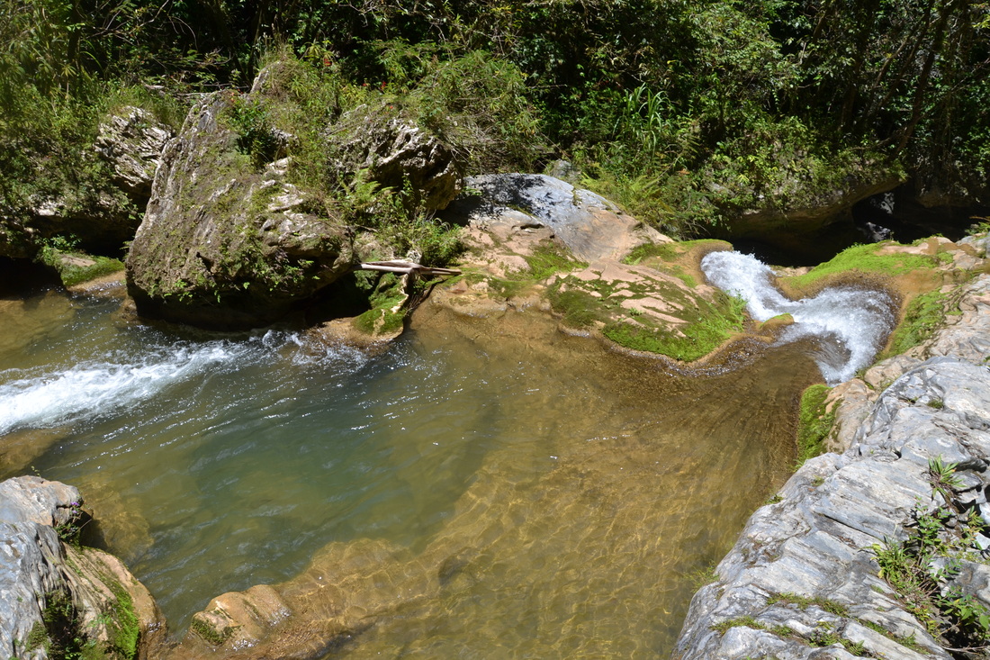 Vodopád Sendero Caburni v parku Topes de Collantes